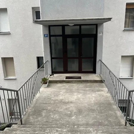 Ponestrica Apartament *